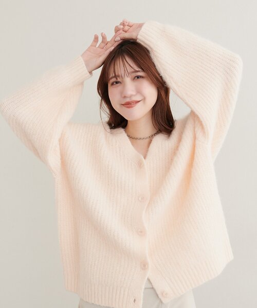 natural couture(ナチュラルクチュール)の「モヘア起毛片畦Vカーディガン(カーディガン/ボレロ・レディース・イエロー/ピンク/グレー/ブラウン/オフホワイト・FREE)」の12枚目の写真