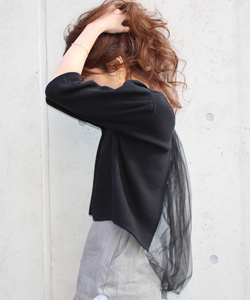 MICOAMERI(ミコアメリ)の「Vネックバックチュールニット(ニット/セーター・レディース・ブラック/ブルー系その他/グレー/ホワイト・FREE)」の13枚目の写真