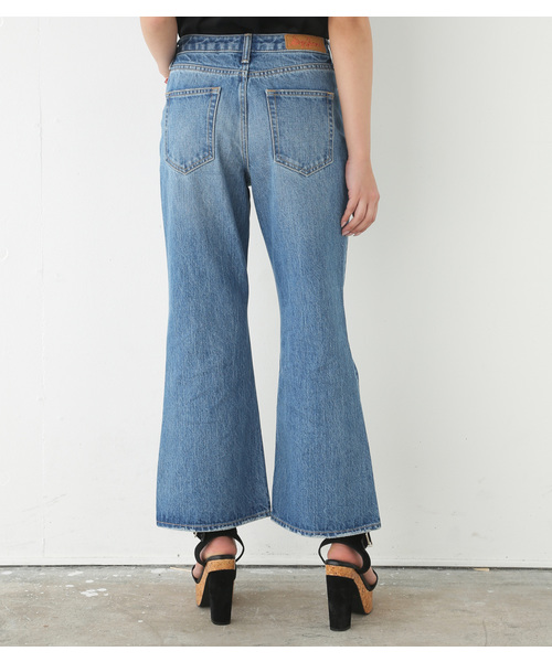SLY（スライ）の「COTTAGE JW FLARE ANKLE PT-B（デニムパンツ・レディース・ブルー・0/1/2）」の3枚目の写真