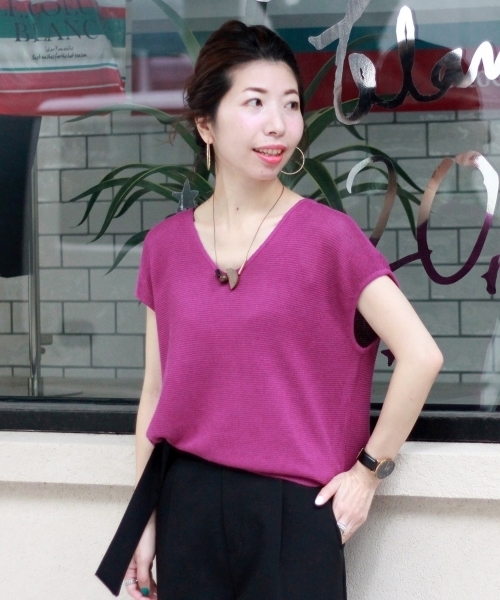 le.coeur blanc（ルクールブラン）の「麻混Vネックフレンチスリーブ（ニット/セーター・レディース・アイボリー/ピンク系その他/イエロー/ダークグレー・FREE）」の4枚目の写真