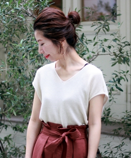 le.coeur blanc（ルクールブラン）の「麻混Vネックフレンチスリーブ（ニット/セーター・レディース・アイボリー/ピンク系その他/イエロー/ダークグレー・FREE）」の10枚目の写真