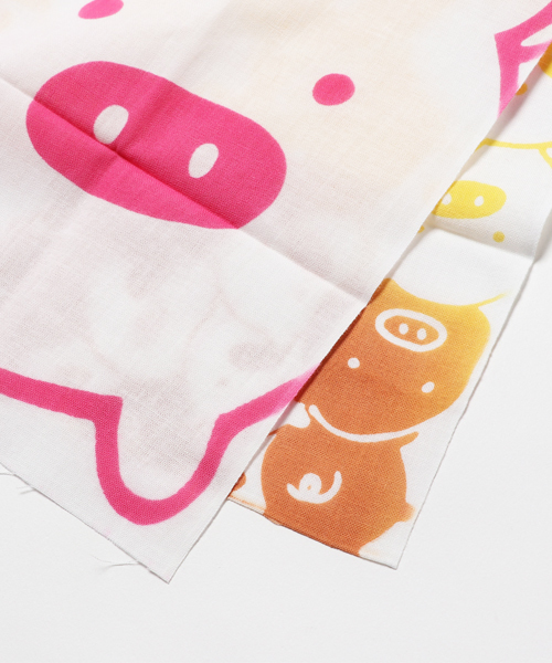 カヤ（カヤ）の「【カヤ】注染手ぬぐい ぶた（ハンカチ/ハンドタオル・レディース・ピンク系その他・FREE）」の2枚目の写真