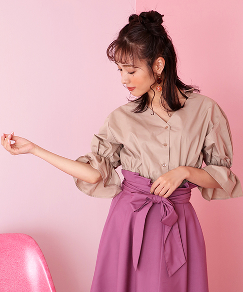 one after another NICE CLAUP（ワンアフターアナザーナイスクラップ）の「キャンディースリーブシャツ（シャツ/ブラウス・レディース・ベージュ/オフホワイト/ブラック/カーキ・FREE）」の3枚目の写真