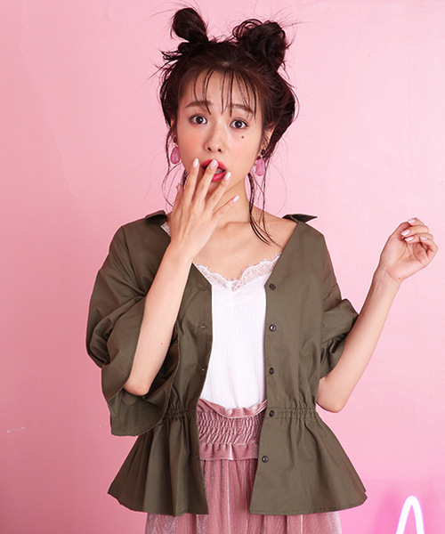 one after another NICE CLAUP（ワンアフターアナザーナイスクラップ）の「キャンディースリーブシャツ（シャツ/ブラウス・レディース・ベージュ/オフホワイト/ブラック/カーキ・FREE）」の4枚目の写真