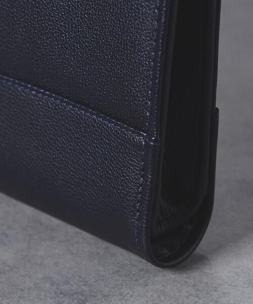 UNITED ARROWS（ユナイテッドアローズ）の「▲＜Whitehouse Cox（ホワイトハウスコックス）＞ VICTORIA CLACH L（クラッチバッグ・メンズ・ブラック/ネイビー・FREE）」の5枚目の写真