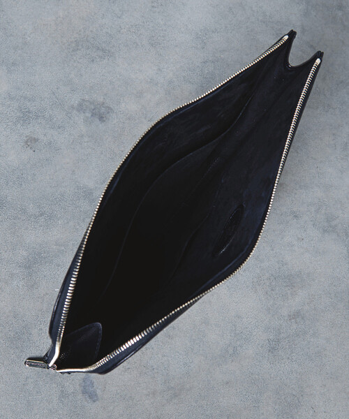 UNITED ARROWS（ユナイテッドアローズ）の「▲＜Whitehouse Cox（ホワイトハウスコックス）＞ VICTORIA CLACH L（クラッチバッグ・メンズ・ブラック/ネイビー・FREE）」の4枚目の写真