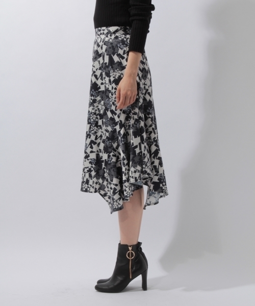 laboratory work（ラボラトリーワーク）の「幾何学アシメヘムスカート（スカート・レディース・ネイビー/イエロー・MEDIUM）」の6枚目の写真