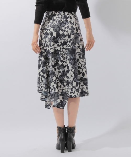 laboratory work（ラボラトリーワーク）の「幾何学アシメヘムスカート（スカート・レディース・ネイビー/イエロー・MEDIUM）」の7枚目の写真