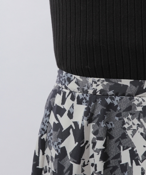 laboratory work（ラボラトリーワーク）の「幾何学アシメヘムスカート（スカート・レディース・ネイビー/イエロー・MEDIUM）」の8枚目の写真