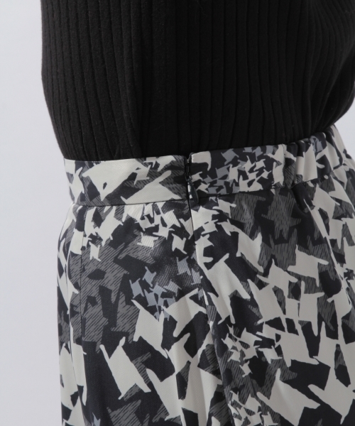 laboratory work（ラボラトリーワーク）の「幾何学アシメヘムスカート（スカート・レディース・ネイビー/イエロー・MEDIUM）」の9枚目の写真