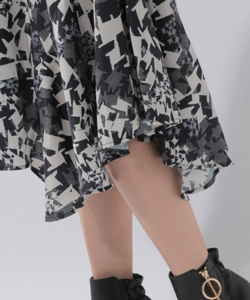 laboratory work（ラボラトリーワーク）の「幾何学アシメヘムスカート（スカート・レディース・ネイビー/イエロー・MEDIUM）」の11枚目の写真