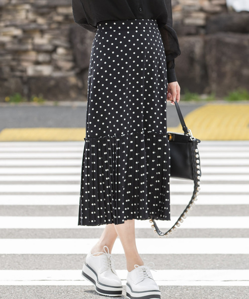 Cookie Chocolate(クッキーチョコレート)の「ヘムプリーツドットスカート(スカート・レディース・アイボリー/ブラック・FREE)」の1枚目の写真