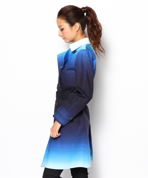 Paul Smith BLACK Paul by Paul Smith（ポールスミスブラック ポールバイポールスミス）の「ディップダイトレンチコート（Paul Smith BLACK）（トレンチコート・レディース・ブルー系6・40/42/38）」の9枚目の写真