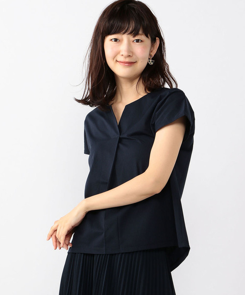 A/C DESIGN BY ALPHA CUBIC（エーシーデザインバイアルファキュービック）の「フロントタックプルオーバー（Tシャツ/カットソー・レディース・ネイビー/オフホワイト/サックスブルー・M size/L size）」の3枚目の写真