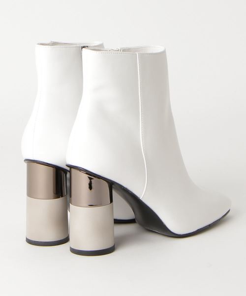 CHARLES & KEITH(チャールズ & キース)の「コンクリートヒール アンクルブーツ / Concrete Heel Ankle Boots(ブーツ・レディース・ホワイト/ブラック/セージグリーン・22.5cm/23cm/23.5cm/24.5cm)」の13枚目の写真