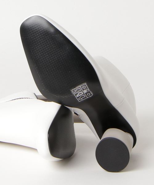 CHARLES & KEITH(チャールズ & キース)の「コンクリートヒール アンクルブーツ / Concrete Heel Ankle Boots(ブーツ・レディース・ホワイト/ブラック/セージグリーン・22.5cm/23cm/23.5cm/24.5cm)」の12枚目の写真