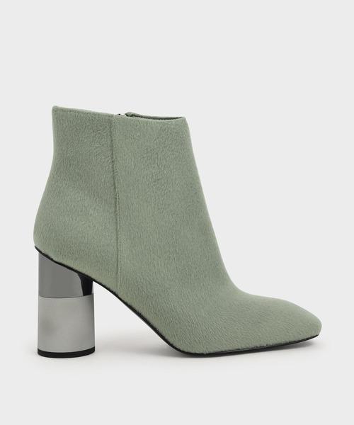 CHARLES & KEITH(チャールズ & キース)の「コンクリートヒール アンクルブーツ / Concrete Heel Ankle Boots(ブーツ・レディース・ホワイト/ブラック/セージグリーン・22.5cm/23cm/23.5cm/24.5cm)」の3枚目の写真