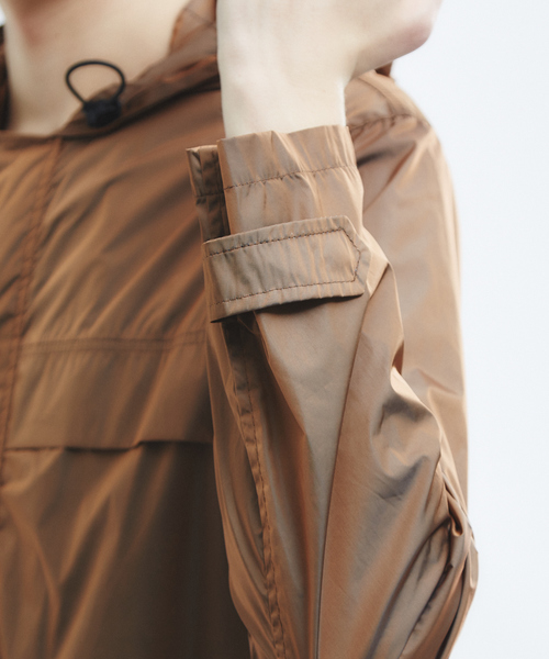 HEVO（イーヴォ）の「【Hevo】ナイロンフードコート（ステンカラーコート・メンズ・ダークオレンジ/カーキ・46/48）」の9枚目の写真