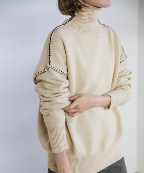 select MOCA(セレクトモカ)の「ステッチタートルネックニット(ニット/セーター・レディース・ブラウン/アイボリー/ダークブルー・FREE)」の2枚目の写真