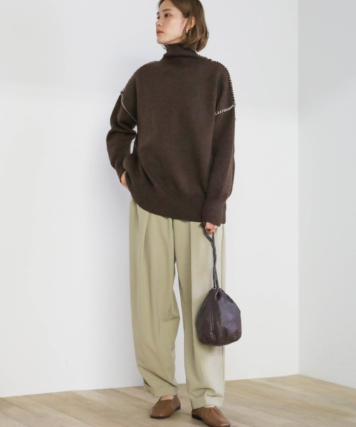 select MOCA(セレクトモカ)の「ステッチタートルネックニット(ニット/セーター・レディース・ブラウン/アイボリー/ダークブルー・FREE)」の5枚目の写真