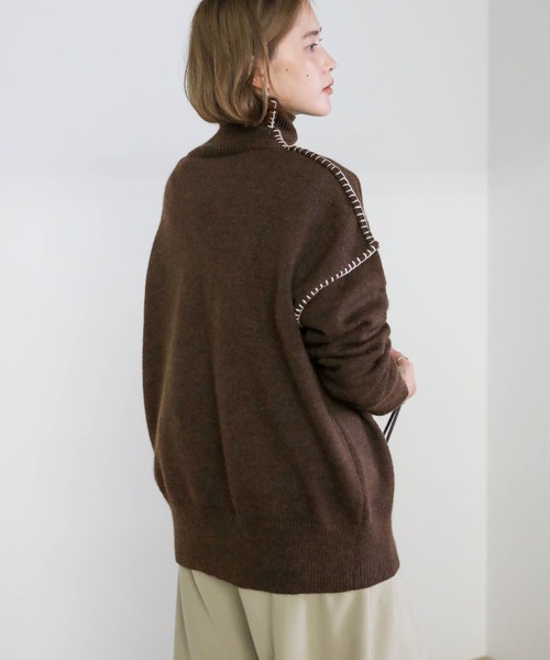 select MOCA(セレクトモカ)の「ステッチタートルネックニット(ニット/セーター・レディース・ブラウン/アイボリー/ダークブルー・FREE)」の13枚目の写真