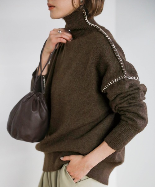 select MOCA(セレクトモカ)の「ステッチタートルネックニット(ニット/セーター・レディース・ブラウン/アイボリー/ダークブルー・FREE)」の14枚目の写真