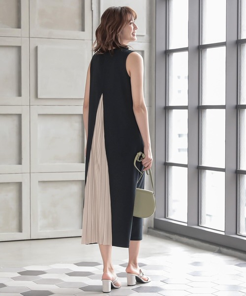 KOBE LETTUCE（コウベレタス）の「バックプリーツノースリーブワンピース（ワンピース・レディース・ベージュ/オリーブ/ブラック・FREE）」の2枚目の写真