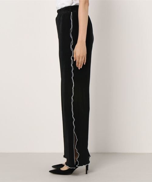 WC(ダブル シー)の「WC/【セットアップ対応商品】サテンメロウスリットパンツ(スラックス・レディース・ブラック/グリーン/ベージュ・FREE)」の8枚目の写真