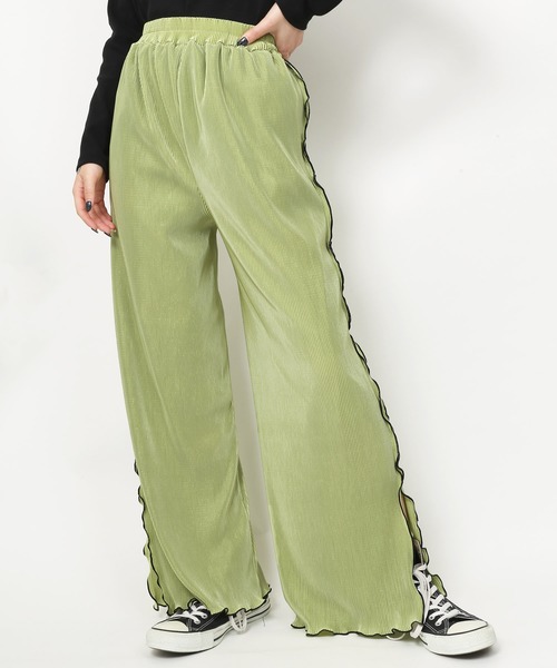 WC(ダブル シー)の「WC/【セットアップ対応商品】サテンメロウスリットパンツ(スラックス・レディース・ブラック/グリーン/ベージュ・FREE)」の3枚目の写真