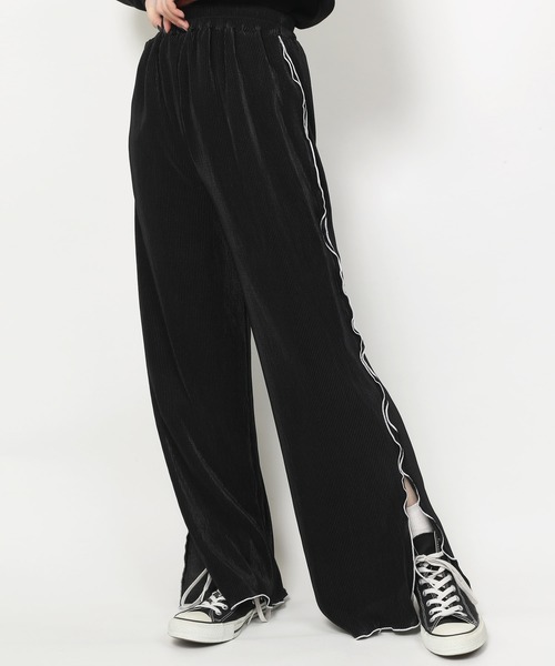 WC(ダブル シー)の「WC/【セットアップ対応商品】サテンメロウスリットパンツ(スラックス・レディース・ブラック/グリーン/ベージュ・FREE)」の2枚目の写真