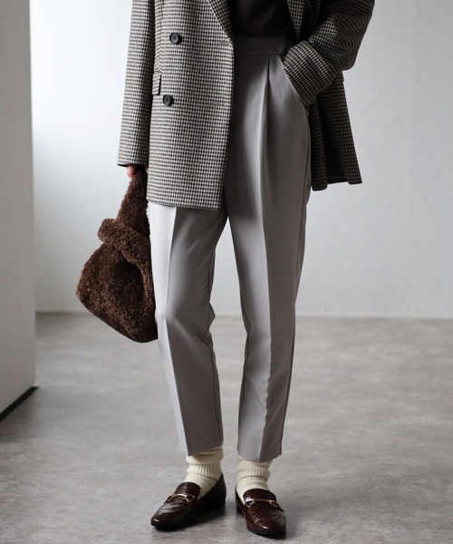 Bonjour Sagan(ボンジュールサガン)の「ウエストゴムテーパードパンツ(スラックス・レディース・ブラウン/ブルー/ブラック/グリーン/パープル/イエロー/グレイッシュベージュ/オレンジ/テラコッタ/ブルーグリーン/キャメル/ネイビー/ブルー系その他/ライトグレー/ダークグリーン/レッド/マスタード・FREE/L)」の3枚目の写真