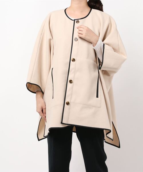 STYLEBLOCK(スタイルブロック)の「フェイクウールノーカラーポンチョパイピングコート(ポンチョ・レディース・ブラウン/バーガンディー/アイボリー/グレイッシュベージュ/ベージュ・M)」の2枚目の写真
