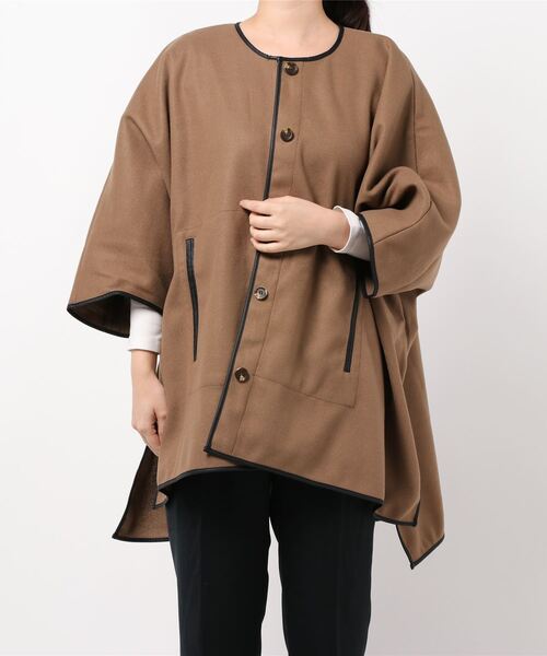 STYLEBLOCK(スタイルブロック)の「フェイクウールノーカラーポンチョパイピングコート(ポンチョ・レディース・ブラウン/バーガンディー/アイボリー/グレイッシュベージュ/ベージュ・M)」の9枚目の写真