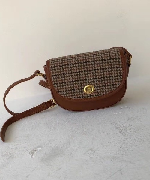 Loueme（ルエム）の「ハーフムーンショルダー（ショルダーバッグ・レディース・ブラック/ブラウン/ダークブラウン・FREE）」の13枚目の写真