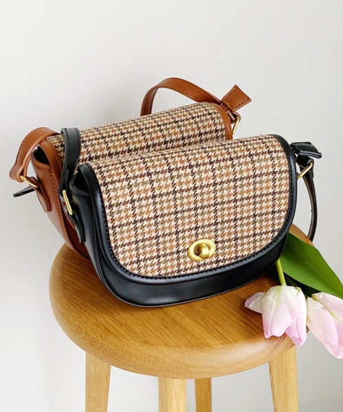 Loueme（ルエム）の「ハーフムーンショルダー（ショルダーバッグ・レディース・ブラック/ブラウン/ダークブラウン・FREE）」の12枚目の写真