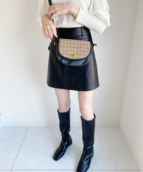 Loueme（ルエム）の「ハーフムーンショルダー（ショルダーバッグ・レディース・ブラック/ブラウン/ダークブラウン・FREE）」の7枚目の写真