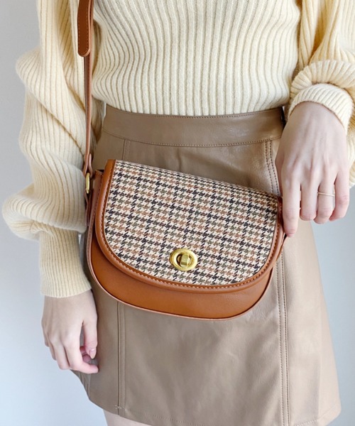 Loueme（ルエム）の「ハーフムーンショルダー（ショルダーバッグ・レディース・ブラック/ブラウン/ダークブラウン・FREE）」の9枚目の写真