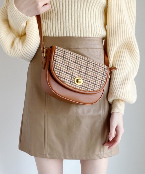 Loueme（ルエム）の「ハーフムーンショルダー（ショルダーバッグ・レディース・ブラック/ブラウン/ダークブラウン・FREE）」の10枚目の写真