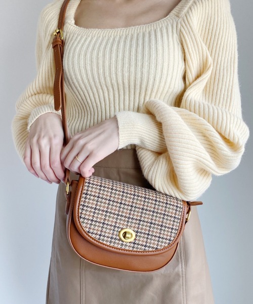 Loueme（ルエム）の「ハーフムーンショルダー（ショルダーバッグ・レディース・ブラック/ブラウン/ダークブラウン・FREE）」の8枚目の写真