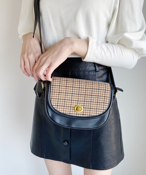 Loueme（ルエム）の「ハーフムーンショルダー（ショルダーバッグ・レディース・ブラック/ブラウン/ダークブラウン・FREE）」の5枚目の写真