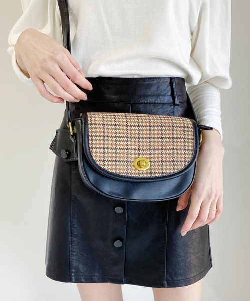 Loueme（ルエム）の「ハーフムーンショルダー（ショルダーバッグ・レディース・ブラック/ブラウン/ダークブラウン・FREE）」の6枚目の写真