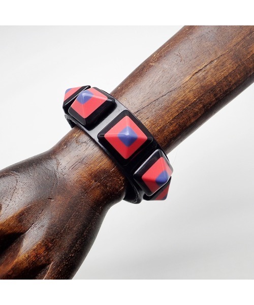 GARA（ガラ）の「GARA:ITALY STUDS WRISTAND（バングル/リストバンド・メンズ・マスタード/ピンク・FREE）」の7枚目の写真