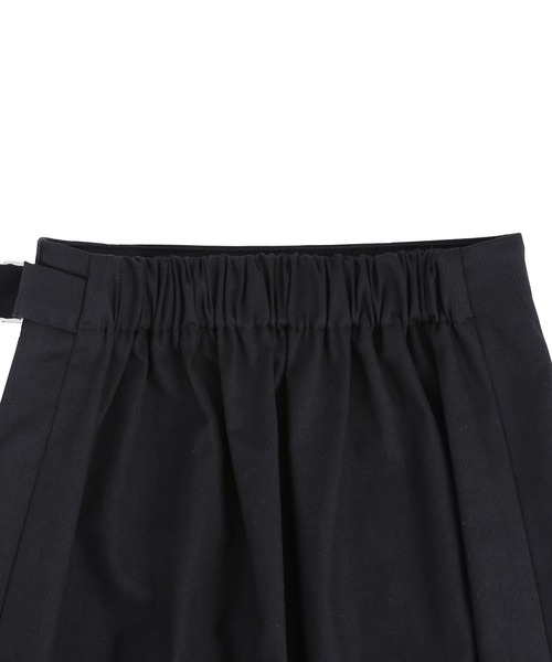 PUNYUS(プニュズ)の「サイドプリーツミニスカート(スカート・レディース・ベージュ/ブラック・1/3/4/2)」の6枚目の写真