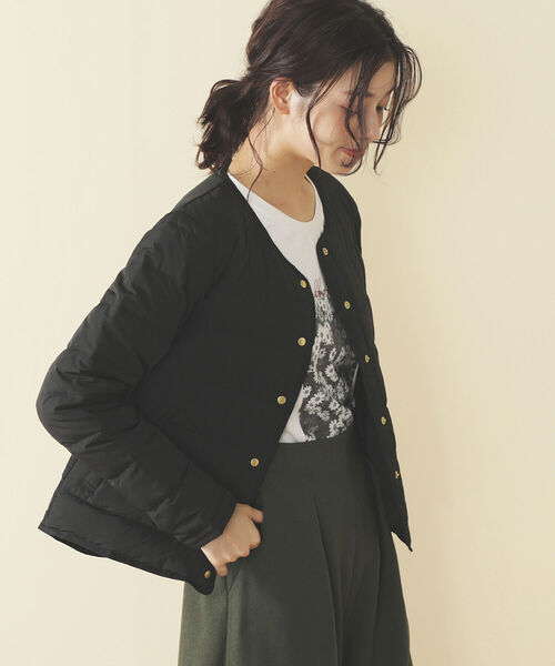 BEAMS HEART（ビームスハート）の「BEAMS HEART / ショート ダウンジャケット（ダウンジャケット/コート・レディース・ブラック/ベージュ/オリーブ・SMALL/MEDIUM）」の18枚目の写真