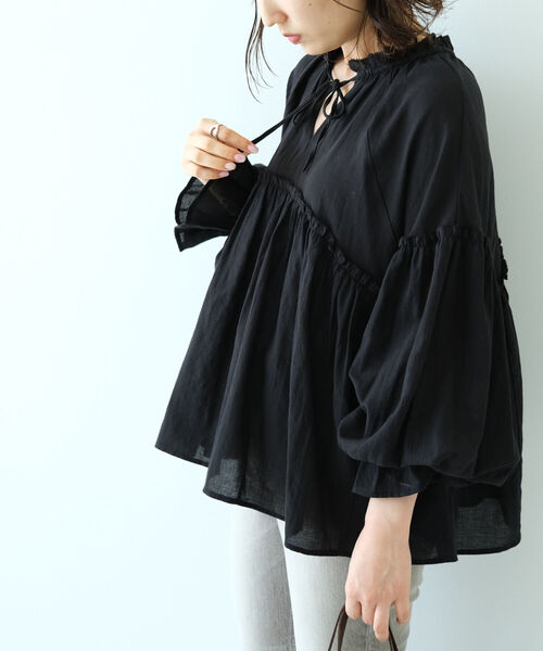 B:MING by BEAMS（ビーミングバイビームス）の「B:MING by BEAMS / 2WAY ボリューム ブラウス（シャツ/ブラウス・レディース・ブラック/ブラウン/グレー・SMALL/MEDIUM）」の2枚目の写真