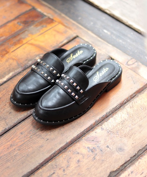 SESTO（セスト）の「スタッズデザインのコインローファーミュールスリッパサンダル（スリッポン・レディース・ブラック/シルバー系その他・LL/3L/S/M/L）」の2枚目の写真