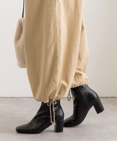 POU DOU DOU（プードゥドゥ）の「ストレッチショートブーツ（ブーツ・レディース・ブラック/ナチュラル/ブルー・4/3）」の5枚目の写真