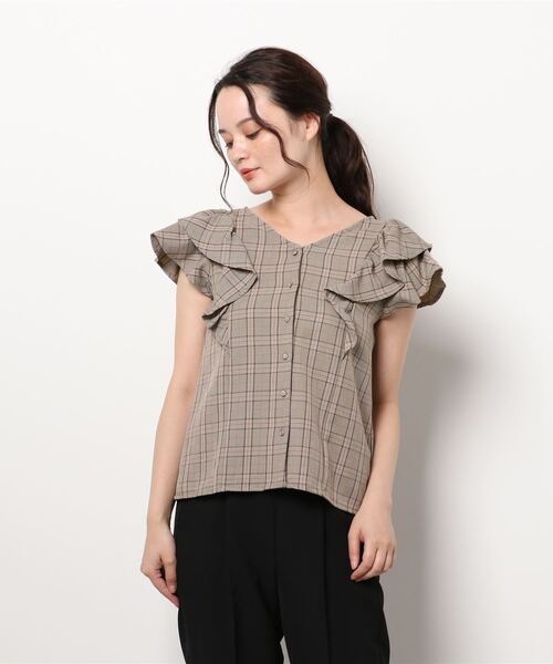 Allamanda（アラマンダ）の「フリルフレア前開きブラウス(SETUP対応)（Tシャツ/カットソー・レディース・ホワイト系8/ブラック系その他5/ブラウン系その他2/ブラウン系4・M）」の3枚目の写真