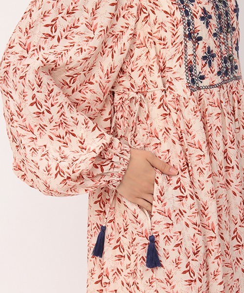 チチカカ（チチカカ）の「リーフプリントバロチ風ワンピース（ワンピース・レディース・ブラック/アイボリー・FREE）」の5枚目の写真