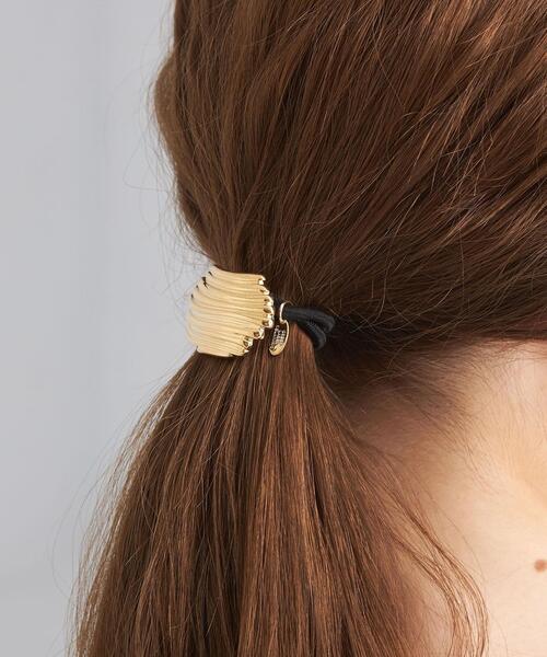 green label relaxing（グリーンレーベルリラクシング）の「【WEB限定】メタルプレート ヘアカフ ヘアゴム（ヘアゴム・レディース・シルバー/ゴールド・FREE）」の2枚目の写真